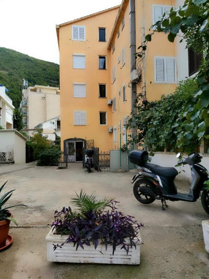 Suncani Apartman 1-Vila Amfora Budva Buitenkant foto